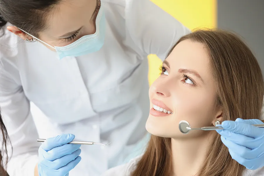 Warning Signs of Gum Disease: When to See a Periodontist